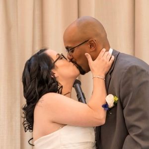 Meet your Posher, Taunia